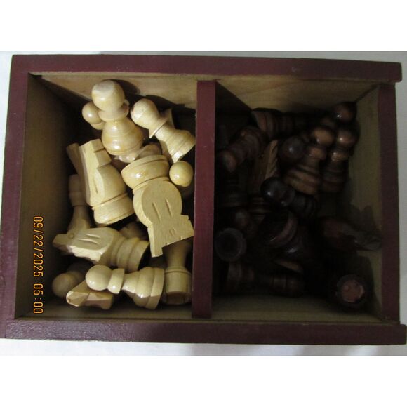 Vintage Fleur-de-lis wooden box chess set with wooden pieces slide top box - Picture 11 of 11